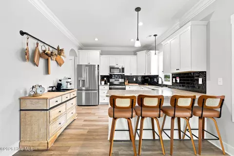 Kitchen - 284 E Ivybridge Dr, Hubert, NC 28539 photo 2 of 6
