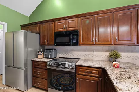 Kitchen - 561 Live Oak Ct, Martinez, GA 30907 photo 3 of 4