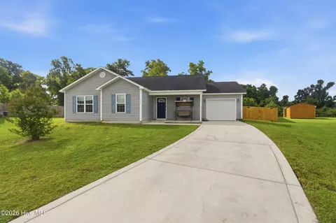 613 Denim Dr, Richlands, NC 28574