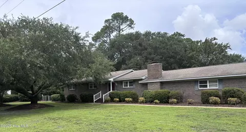 4637 Dean Dr, Wilmington, NC 28405