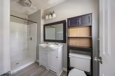Bath - 1904 Valley Spring Rd, Augusta, GA 30909 photo 2 of 2