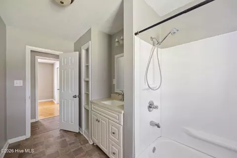 Bath - 1904 Valley Spring Rd, Augusta, GA 30909 photo 1 of 2