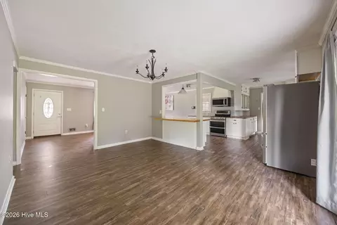 Living - 1904 Valley Spring Rd, Augusta, GA 30909 photo 7 of 9