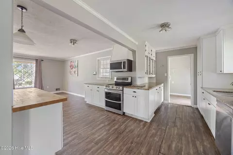 Kitchen - 1904 Valley Spring Rd, Augusta, GA 30909 photo 2 of 5