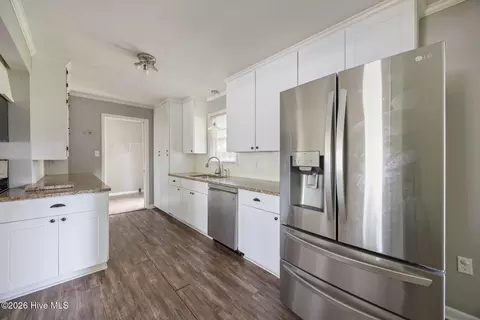Kitchen - 1904 Valley Spring Rd, Augusta, GA 30909 photo 4 of 5