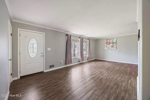 Living - 1904 Valley Spring Rd, Augusta, GA 30909 photo 2 of 9