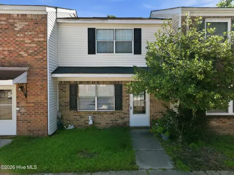 204 Myrtlewood Cir, Jacksonville, NC 28546