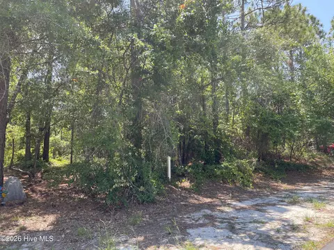 158 NW 2nd St, Oak Island, NC 28465