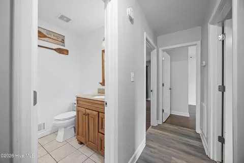 Entry Way - 667 Hughes Rd, Hampstead, NC 28443 photo 4 of 4