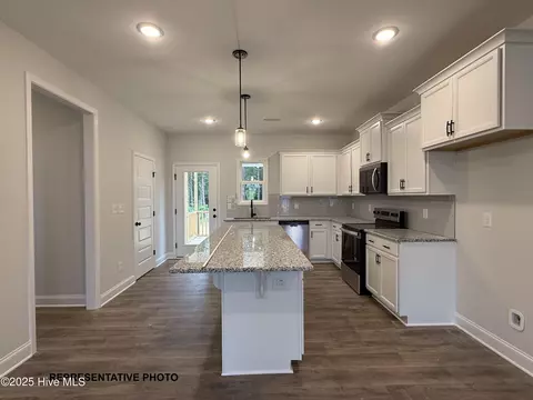 113 Beebalm Run, Dunn, NC 28334 photo 2