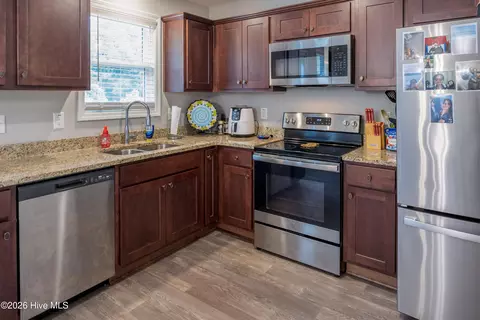 Kitchen - 207 Dixie Cir, Clinton, NC 28328 photo 6 of 7