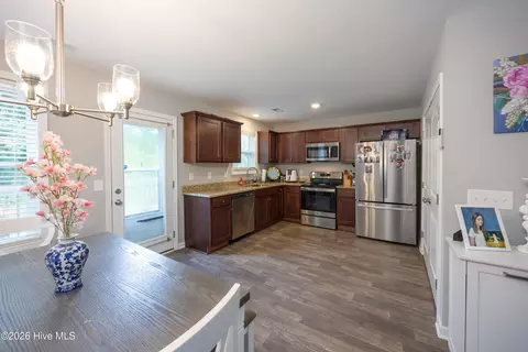 Kitchen - 207 Dixie Cir, Clinton, NC 28328 photo 5 of 7
