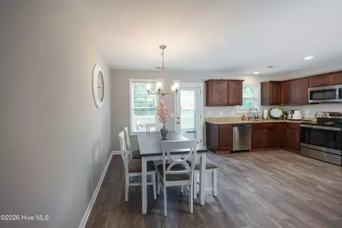 Dining - 207 Dixie Cir, Clinton, NC 28328 photo 2 of 2