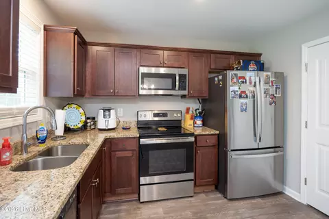 Kitchen - 207 Dixie Cir, Clinton, NC 28328 photo 4 of 7
