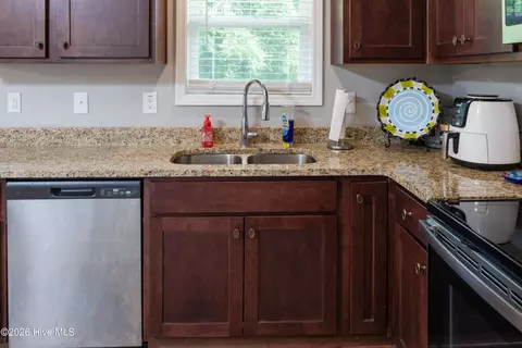 Kitchen - 207 Dixie Cir, Clinton, NC 28328 photo 3 of 7