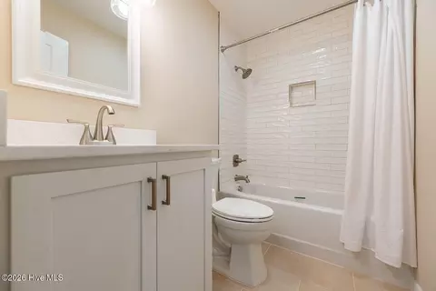 Bath - 210 Old Evans Rd, Martinez, GA 30907 photo 2 of 2