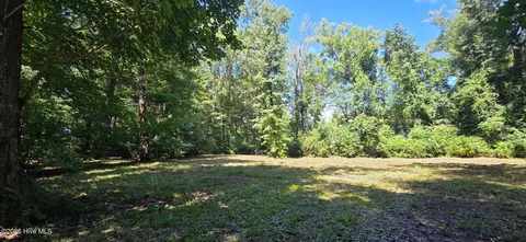 140 Country Club Ln, Newport, NC 28570