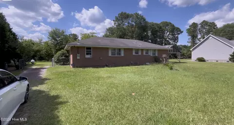 103 Alexander St, Elizabethtown, NC 28337
