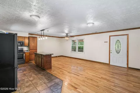 Living - 737 Ranger Rd, Murphy, NC 28906 photo 5 of 5
