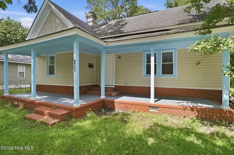 Exterior - 211 E Williamson St, Mount Olive, NC 28365 photo 3 of 9