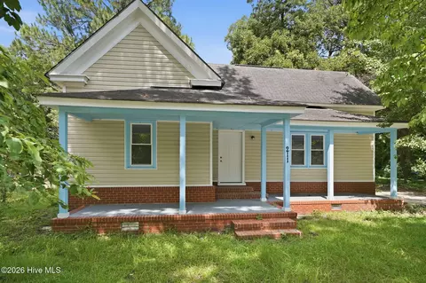 Exterior - 211 E Williamson St, Mount Olive, NC 28365 photo 2 of 9