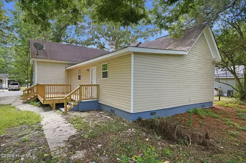 Exterior - 211 E Williamson St, Mount Olive, NC 28365 photo 6 of 9