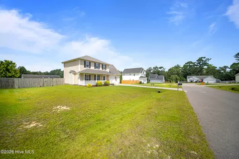 Exterior - 302 Springcreek Ct, Hubert, NC 28539 photo 1 of 8