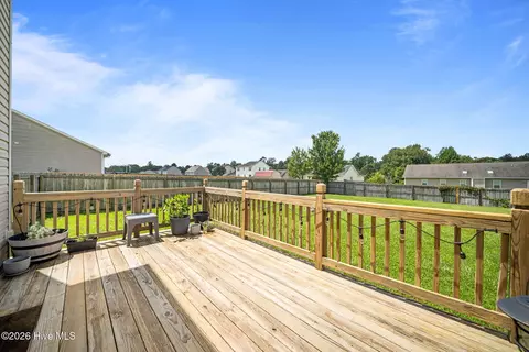Exterior - 302 Springcreek Ct, Hubert, NC 28539 photo 4 of 8