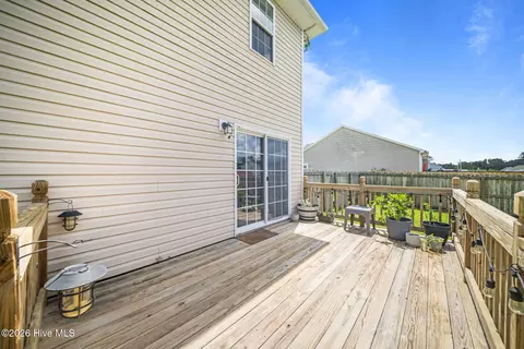 Exterior - 302 Springcreek Ct, Hubert, NC 28539 photo 5 of 8