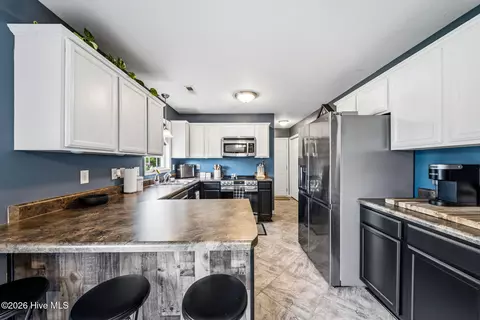 Kitchen - 302 Springcreek Ct, Hubert, NC 28539 photo 2 of 7