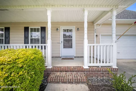 Exterior - 302 Springcreek Ct, Hubert, NC 28539 photo 2 of 8