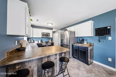 Kitchen - 302 Springcreek Ct, Hubert, NC 28539 photo 3 of 7