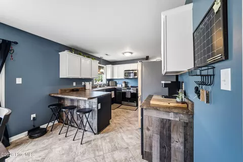 Kitchen - 302 Springcreek Ct, Hubert, NC 28539 photo 1 of 7
