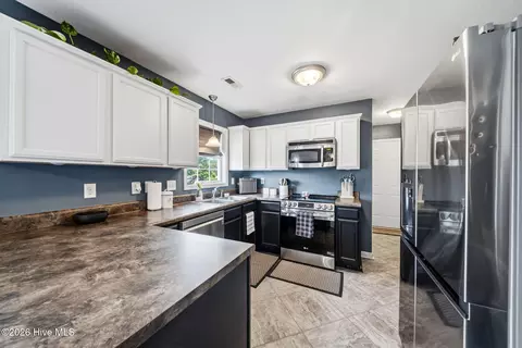 Kitchen - 302 Springcreek Ct, Hubert, NC 28539 photo 4 of 7