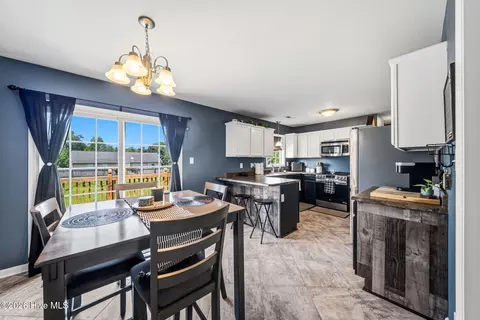 Dining - 302 Springcreek Ct, Hubert, NC 28539 photo 3 of 4