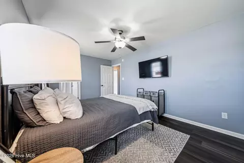 Bedroom - 302 Springcreek Ct, Hubert, NC 28539 photo 3 of 7