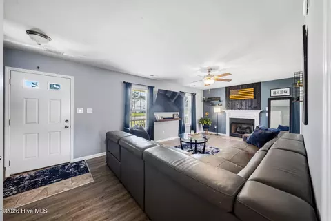 Entry Way - 302 Springcreek Ct, Hubert, NC 28539 photo 1 of 1