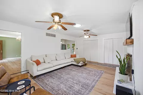 Living - 504 Boardman Rd, Aiken, SC 29803 photo 2 of 3