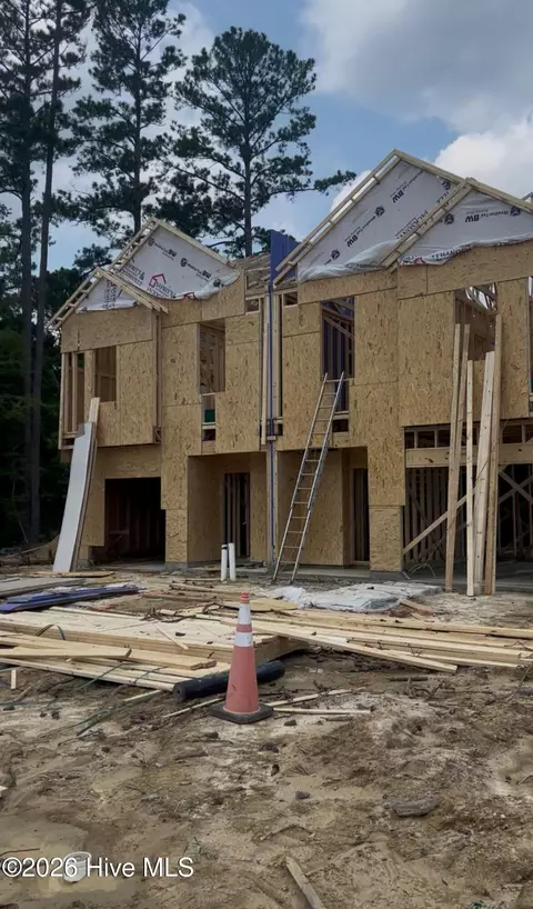 105 Chestnut Hill Dr, Jacksonville, NC 28546