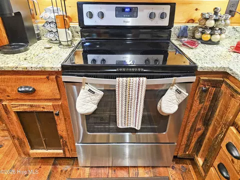 Kitchen - 799 Cherokee Oaks Rd, Murphy, NC 28906 photo 4 of 5