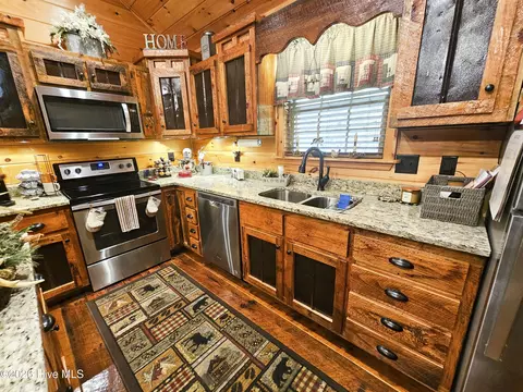 Kitchen - 799 Cherokee Oaks Rd, Murphy, NC 28906 photo 2 of 5