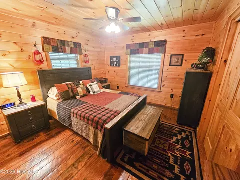 Bedroom - 799 Cherokee Oaks Rd, Murphy, NC 28906 photo 3 of 4