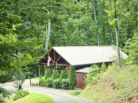 Exterior - 799 Cherokee Oaks Rd, Murphy, NC 28906 photo 2 of 22