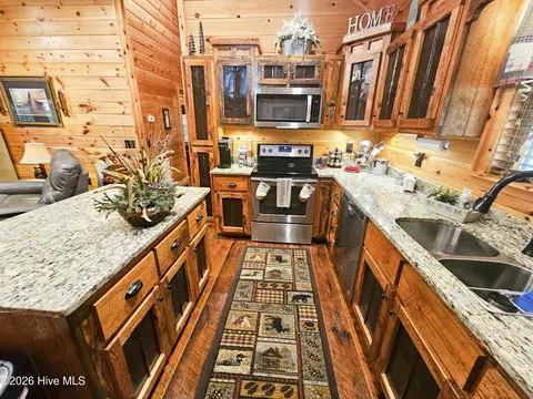 Kitchen - 799 Cherokee Oaks Rd, Murphy, NC 28906 photo 3 of 5