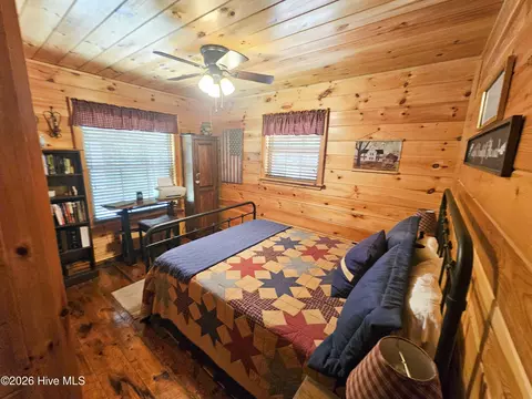 Bedroom - 799 Cherokee Oaks Rd, Murphy, NC 28906 photo 1 of 4