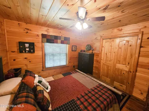Bedroom - 799 Cherokee Oaks Rd, Murphy, NC 28906 photo 4 of 4