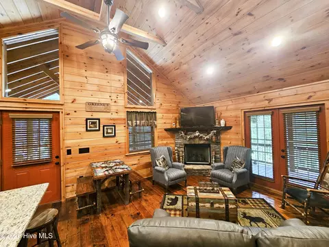 Living - 799 Cherokee Oaks Rd, Murphy, NC 28906 photo 1 of 3