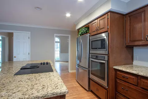 Kitchen - 585 Donald Ross Dr, Pinehurst, NC 28374 photo 4 of 5