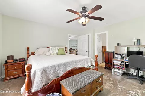 Bedroom - 9870 Hwy 33 E, Chocowinity, NC 27817 photo 2 of 10