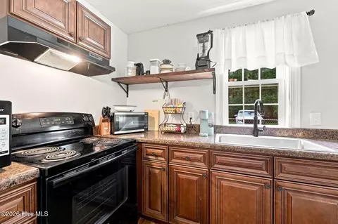 Kitchen - 9870 Hwy 33 E, Chocowinity, NC 27817 photo 4 of 4